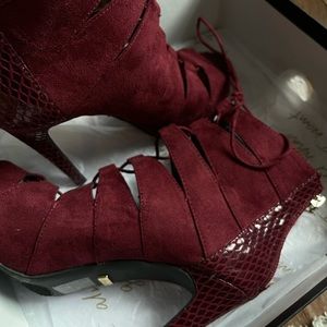 Lightly worn•Bebe Open Toe Heel